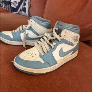 Jordan sneakers in white and light blue